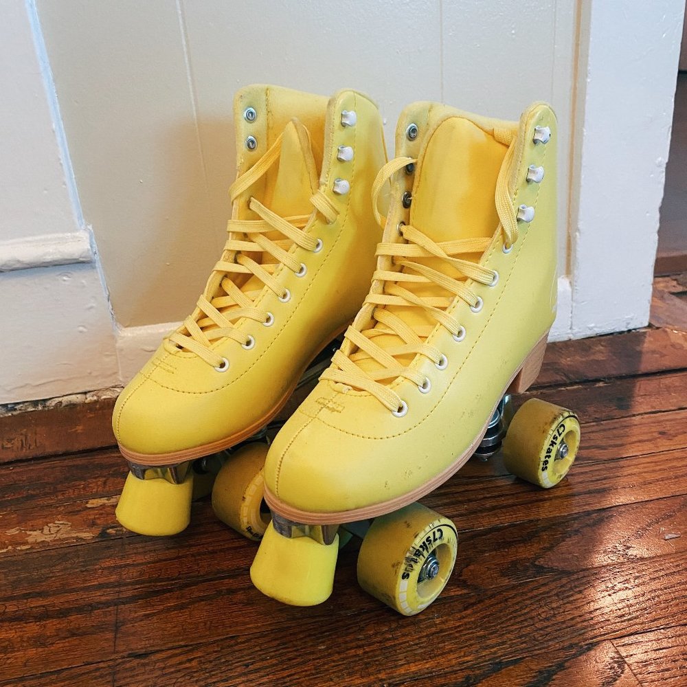 C7 | Yellow Roller Skates